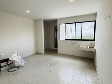 Preventa en Fracc. Paseo de la Reina/Monte Magno- 4 habitaciones y jardín