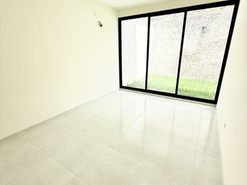 Casa en venta en Fracc. Privado Monte Magno- Habitación en PB y jardín