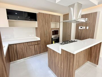 Casa en venta en Fracc. Privado Monte Magno- Habitación en PB y jardín