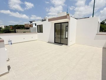 Casa en venta en Fracc. Privado Monte Magno- Habitación en PB y jardín
