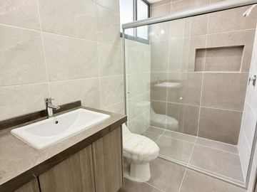 Casa en venta en Fracc. Privado Monte Magno- Habitación en PB y jardín