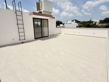Casa en venta en Fracc. Privado Monte Magno- Habitación en PB y jardín