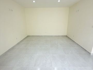 Casa en venta en Fracc. Privado Monte Magno- Habitación en PB y jardín