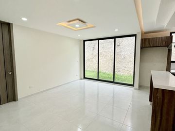 Casa en venta en Fracc. Privado Monte Magno- Habitación en PB y jardín