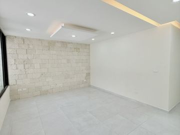 Casa en venta en Fracc. Privado Monte Magno- Habitación en PB y jardín