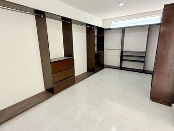 Casa en venta en Fracc. Privado Monte Magno- Habitación en PB y jardín