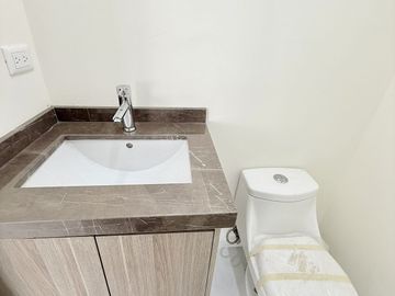 Casa en venta en Fracc. Privado Monte Magno- Habitación en PB y jardín