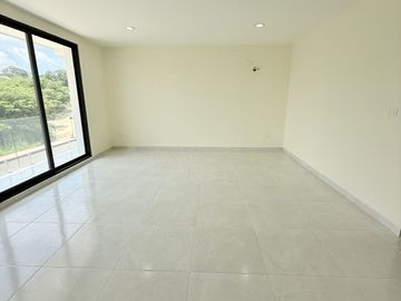 Casa en venta en Fracc. Privado Monte Magno- Habitación en PB y jardín