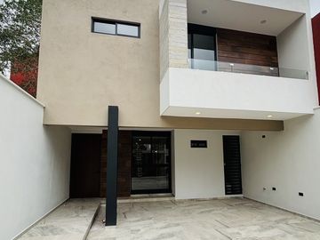 Casa en venta en Fracc. Privado al sur de la ciudad- Excelentes acabados