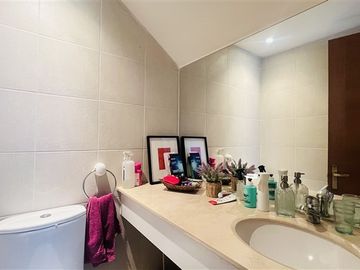 Casa en Venta en VALENZUELA PUELMA, LA REINA