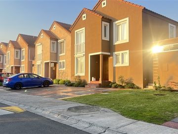 Casa en Venta en VALENZUELA PUELMA, LA REINA