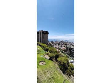 Departamento, Amplio, Vista Al Mar, Abundante Sol.