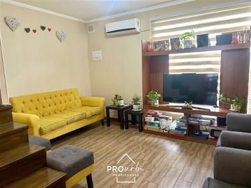 Casa en Venta en Casa con Excelente Distribución, 3D 2B de 2 Pisos, Baquedano, SanBernardo