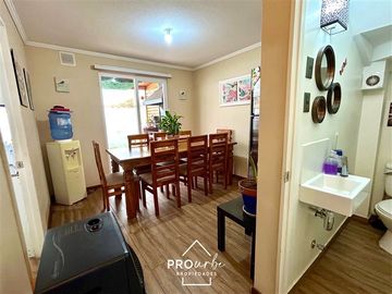 Casa en Venta en Casa con Excelente Distribución, 3D 2B de 2 Pisos, Baquedano, SanBernardo