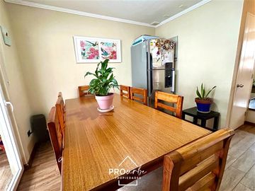 Casa en Venta en Casa con Excelente Distribución, 3D 2B de 2 Pisos, Baquedano, SanBernardo