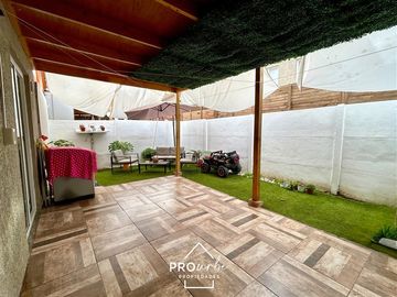 Casa en Venta en Casa con Excelente Distribución, 3D 2B de 2 Pisos, Baquedano, SanBernardo