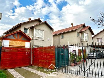 Casa en Venta en Casa con Excelente Distribución, 3D 2B de 2 Pisos, Baquedano, SanBernardo