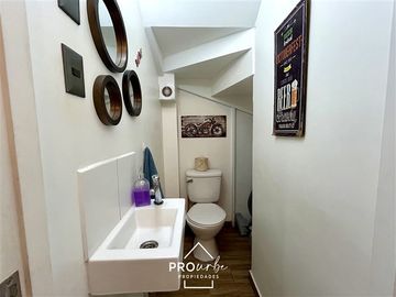 Casa en Venta en Casa con Excelente Distribución, 3D 2B de 2 Pisos, Baquedano, SanBernardo