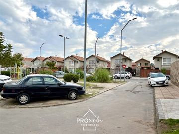Casa en Venta en Casa con Excelente Distribución, 3D 2B de 2 Pisos, Baquedano, SanBernardo