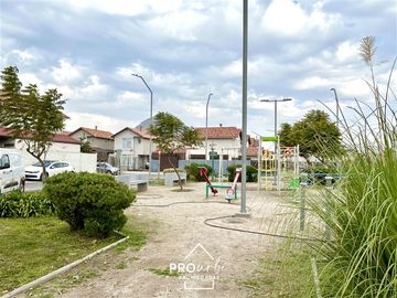 Casa en Venta en Casa con Excelente Distribución, 3D 2B de 2 Pisos, Baquedano, SanBernardo
