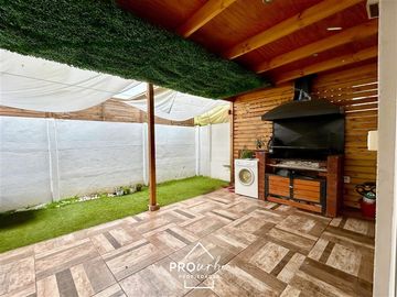 Casa en Venta en Casa con Excelente Distribución, 3D 2B de 2 Pisos, Baquedano, SanBernardo