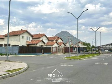 Casa en Venta en Casa con Excelente Distribución, 3D 2B de 2 Pisos, Baquedano, SanBernardo