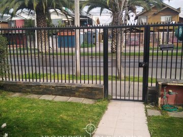 Se vende linda y bien ubicada casa en la comuna de Maipu.