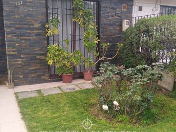 Se vende linda y bien ubicada casa en la comuna de Maipu.