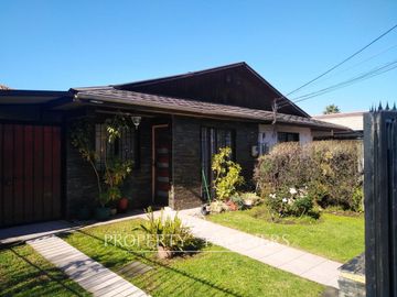 Se vende linda y bien ubicada casa en la comuna de Maipu.