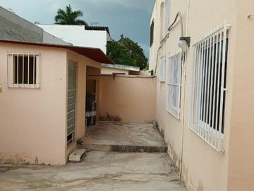 Casa en Venta Villas del Sol,a Media cuadra de la Av. 60 Merida, Yucatan
