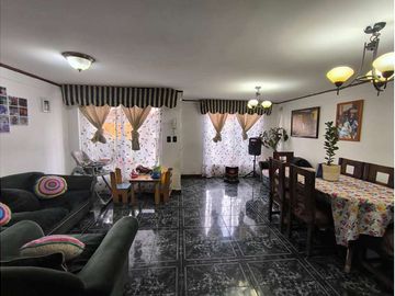 Venta de amplia y cómoda Casa en Maipú