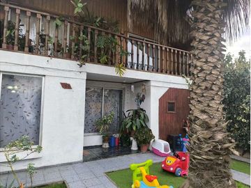 Venta de amplia y cómoda Casa en Maipú