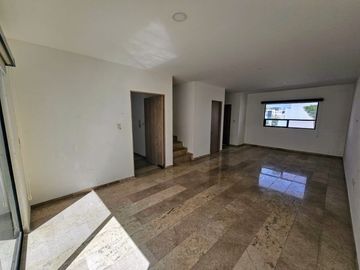 Casa en venta en esquina Parque Aguascalientes Lomas de Angelopolis Puebla