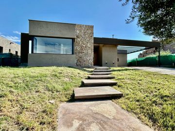 Casa a estrenar, una planta con 3 dormitorios
