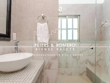 Casa en Venta en Jardines de Cuernavaca con Uso para Hotel
