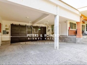 Casa en Venta en Jardines de Cuernavaca con Uso para Hotel