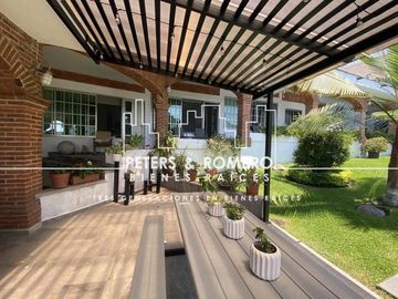 Casa en Venta en Jardines de Cuernavaca con Uso para Hotel