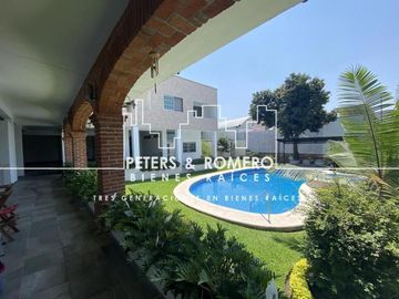 Casa en Venta en Jardines de Cuernavaca con Uso para Hotel