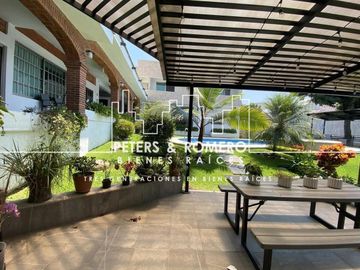 Casa en Venta en Jardines de Cuernavaca con Uso para Hotel