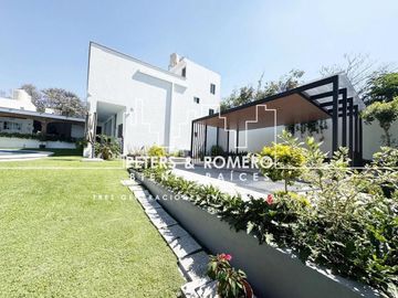 Casa en Venta en Jardines de Cuernavaca con Uso para Hotel
