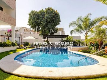 Casa en Venta en Jardines de Cuernavaca con Uso para Hotel