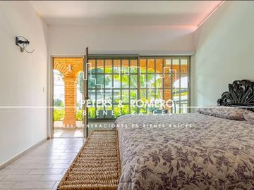 Casa en Venta en Jardines de Cuernavaca con Uso para Hotel
