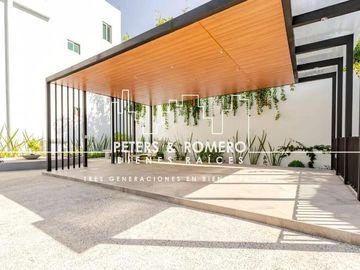 Casa en Venta en Jardines de Cuernavaca con Uso para Hotel