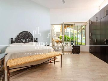 Casa en Venta en Jardines de Cuernavaca con Uso para Hotel