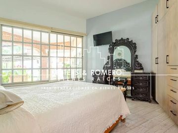 Casa en Venta en Jardines de Cuernavaca con Uso para Hotel