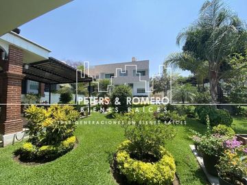 Casa en Venta en Jardines de Cuernavaca con Uso para Hotel