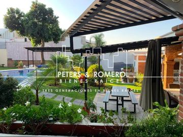 Casa en Venta en Jardines de Cuernavaca con Uso para Hotel