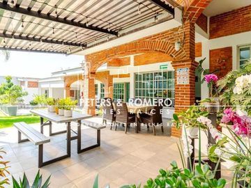 Casa en Venta en Jardines de Cuernavaca con Uso para Hotel