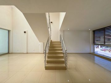 CASA EN VENTA EN BOSQUES DE SANTA ANITA