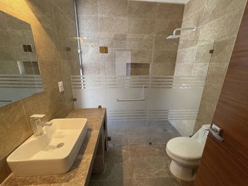 CASA EN VENTA EN BOSQUES DE SANTA ANITA